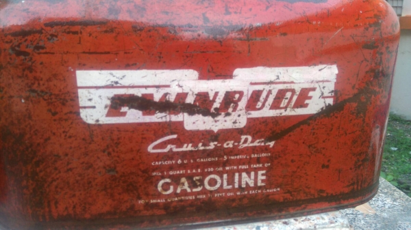 ขายของสะสม ถังน้ำมันโบราณ ถังเบนสิน ปี1953/1956 u s a สภาพใช้งานได้จริง ใบละ2500มี4ใบ