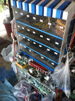 เซ้งสินค้าฮาร์ดแวร์ และชั้นวางของเหล็กกล่อง เซ้งสินค้าฮาร์ดแวร์ และชั้นวางของเหล็กกล่อง