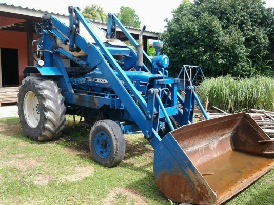 ขายรถตักล้อยาง FORD สภาพพร้อมใช้งาน ราคา395,000 สนใจโทร 090-8588220คุณนะ 093-3258446คุณบิว หรือเข้าดูสินค้าอื่นๆได้ที่ www.narong2truck.com หรือ www.truck.in.th/498 หรือเพจFacebook ณรงค์ ซื้อขายรถมือสอง (เว็บไซต์ส่วนตัว) หรือFacebook คุณนะ รถบรรทุก