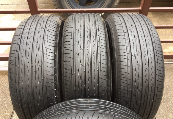 ยาง Bridgestone 215 60 16 ปี15 ดอกเยอะ ราคาไม่แพง ยาง Bridgestone 215 60 16 ปี15 ดอกเยอะ ราคาไม่แพง