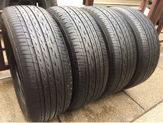 ยาง Bridgestone 215 60 16 ปี15 ดอกเยอะ ราคาไม่แพง ยาง Bridgestone 215 60 16 ปี15 ดอกเยอะ ราคาไม่แพง