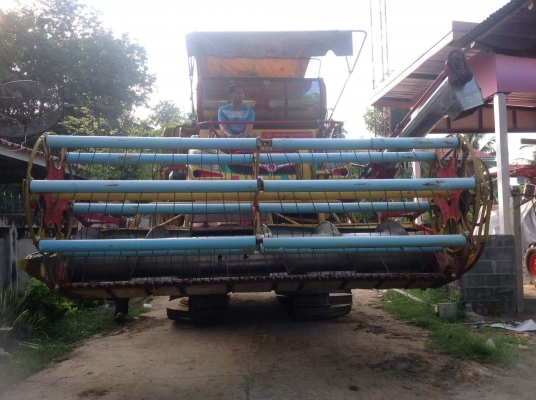 รถเกี่ยวข้าวเกษตรพัฒนา