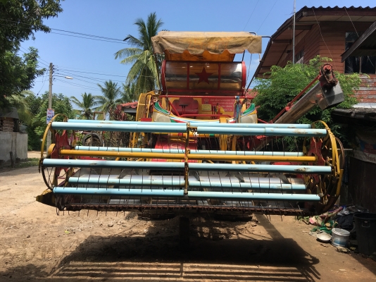 รถเกี่ยวข้าวเกษตรพัฒนา รถเกี่ยวข้าวเกษตรพัฒนา