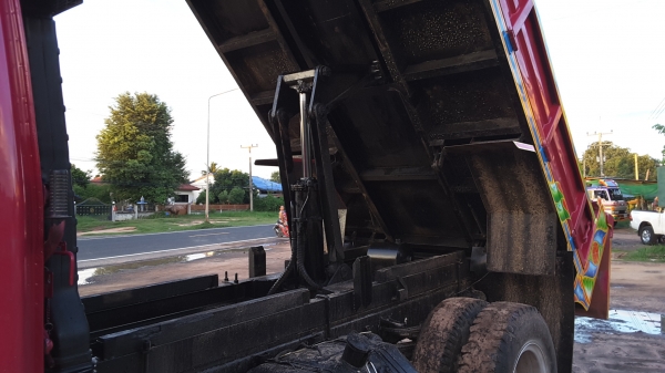 ขายรถดั้ม 185 ยาง 9.00 R 20 พวงมาลัยเพาว์เวอร์ เบลคทิฟฟี่ แอร์ ขายรถดั้ม 185 ยาง 9.00 R 20 พวงมาลัยเพาว์เวอร์ เบลคทิฟฟี่ แอร์