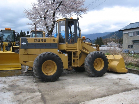 รถตักมือสอง นำเข้าจากญี่ปุ่น มีให้เลือก หลากหลายรุ่นและขนาด โทร.090-986-2521 อ๊อบ