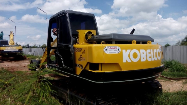 **575,000 บ.ต่อรอง/// แบคโฮ KOBELCO SK120 MARK  มาร์ค3 ยอดนิยม ไฟตัด เครื่อง+ปั้ม ดี แรง บูมอาร์มสวย ช่วงล่าง70-75\% เอวแน่น เก๋งสวย เช็ค/บิลด์ ใหม่ สวยๆ พร้อมใช้ สัญญาซื้อขาย ตามสภาพ **ขาย KOBELCO MARK3 SK120 แบคโฮพิมพ์นิยม เช็ค/บิลด์ ใหม่ สวยงาม โนบุ้ค พ