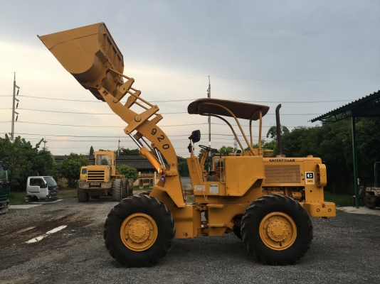 ขายรถตักล้องยาง CATERPILLAR 920 สภาพนางฟ้า(สวยมากๆแทบไม่มีที่ติ)  ราคาไม่แพง สนใจติดต่อ 081-948-5494