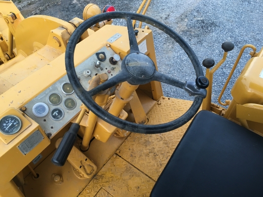 ขายรถตักล้องยาง CATERPILLAR 920 สภาพนางฟ้า(สวยมากๆแทบไม่มีที่ติ)  ราคาไม่แพง สนใจติดต่อ 081-948-5494