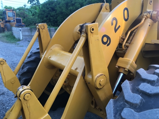 ขายรถตักล้องยาง CATERPILLAR 920 สภาพนางฟ้า(สวยมากๆแทบไม่มีที่ติ)  ราคาไม่แพง สนใจติดต่อ 081-948-5494