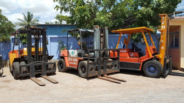ต้องการขายรถฟอร์คลิฟต์ 6ตัน จำนวน3คัน คันละ 380,000บาท ต้องการขายรถฟอร์คลิฟต์ 6ตัน จำนวน3คัน คันละ 380,000บาท