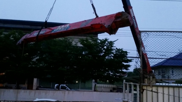 ดึกดื่น ค่ำคืนเราก็จัดส่งให้ลูกค้าครับ tractor-backhoeได้จัดส่งเครนสลิง/เฮี๊ยบ แบบขาสูงขึ้นรถลูกค้าเ ดึกดื่น ค่ำคืนเราก็จัดส่งให้ลูกค้าครับ tractor-backhoeได้จัดส่งเครนสลิง/เฮี๊ยบ แบบขาสูงขึ้นรถลูกค้าเ