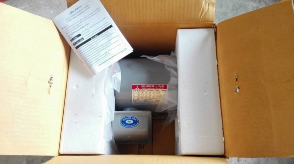 ** SOLD ** มอเตอร์ Mitsubishi 1 HP 380V 2 POLE รอบเร็วของใหม่ในลัง!!