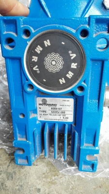 ** SOLD ** มอเตอร์เกียร์ MOTOVARIO Made in ITALY 1 HP 380V ทด 1:5 เพลาออก 300 RPM. ของใหม่ 100\% ไม่เคยโดนไฟ!!