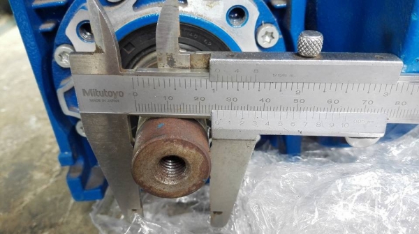 ** SOLD ** มอเตอร์เกียร์ MOTOVARIO Made in ITALY 1 HP 380V ทด 1:5 เพลาออก 300 RPM. ของใหม่ 100\% ไม่เคยโดนไฟ!!