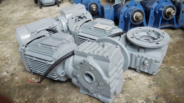 มอเตอร์เกียร์ SEW Eurodrive 1 HP 380V ทด 1:25 เพลาออก 60 RPM