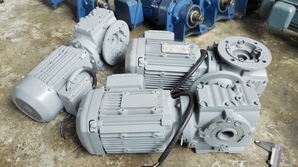 มอเตอร์เกียร์ SEW Eurodrive 1 HP 380V ทด 1:25 เพลาออก 60 RPM