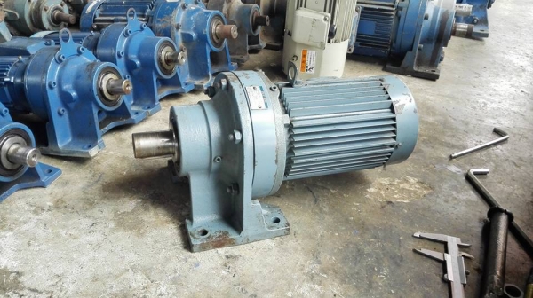 ** Sold ** มอเตอร์เกียร์ Sumitomo Cyclodrive 1 HP 380V ทด 1:87 เพลาออก 17 RPM