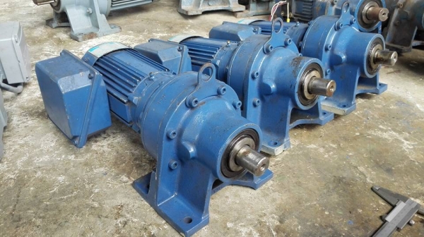 ** เหลือ 2 ตัว ** มอเตอร์เกียร์ Sumitomo Cyclodrive 0.5 HP 380V ทด 1:121 เพลาออก 11 RPM