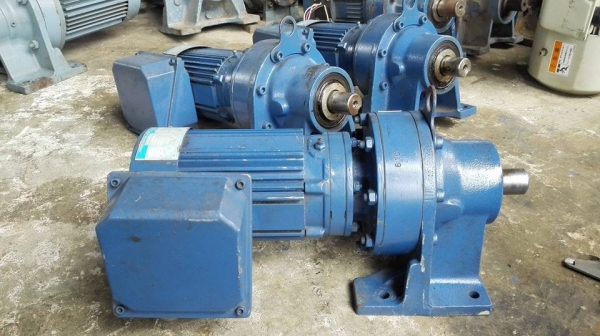 ** เหลือ 2 ตัว ** มอเตอร์เกียร์ Sumitomo Cyclodrive 0.5 HP 380V ทด 1:121 เพลาออก 11 RPM