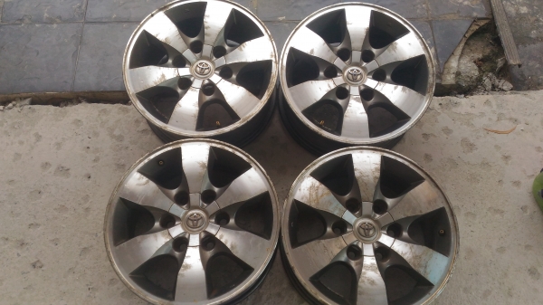 ขายล้อ toyota vigo ขอบ 16 ชุดละ 3800 บาท