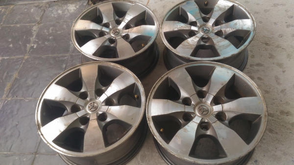 ขายล้อ toyota vigo ขอบ 16 ชุดละ 3800 บาท