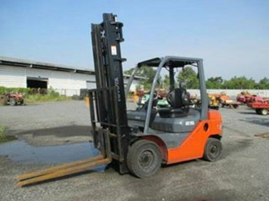 โฟล์คลิฟท์ Toyota  2.5 ตัน รุ่น 8 เสาสูง เครื่องเบนซิน+แก๊ส สวย ใช้งานดี