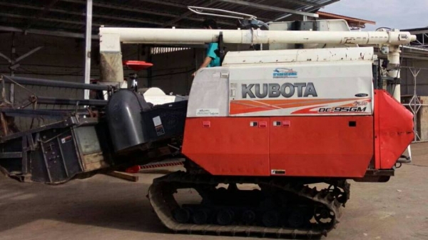ขายรถเกี่ยวข้าว KUBOTA DC95GM PLUS ใช้งาน3200ชั่วโมง เอกสารเล่มทะเบียนพร้อมโอน ราคา480,000 สนใจโทร 090-8588220คุณนะ 093-3258446คุณบิว หรือเข้าดูสินค้าอื่นๆได้ที่ www.narong2truck.com หรือ www.truck.in.th/498 หรือเพจFacebook ณรงค์ ซื้อขายรถมือสอง (เว็บไซต์