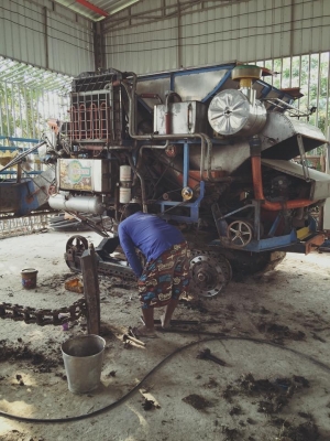 ขายรถเกี่ยวข้าว. ขายรถเกี่ยวข้าว.