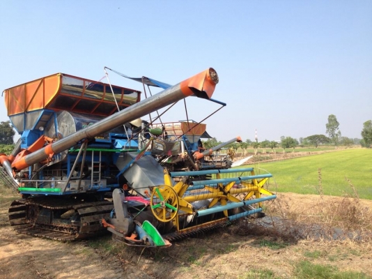 ขายรถเกี่ยวข้าว. ขายรถเกี่ยวข้าว.