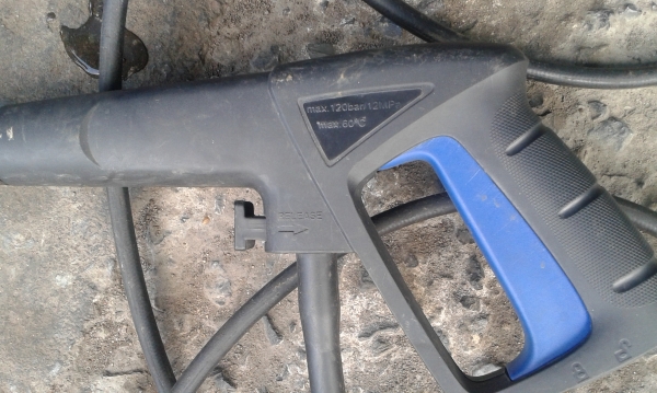 เครื่องฉีดแรงดันน้ำ