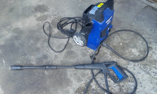 เครื่องฉีดแรงดันน้ำ