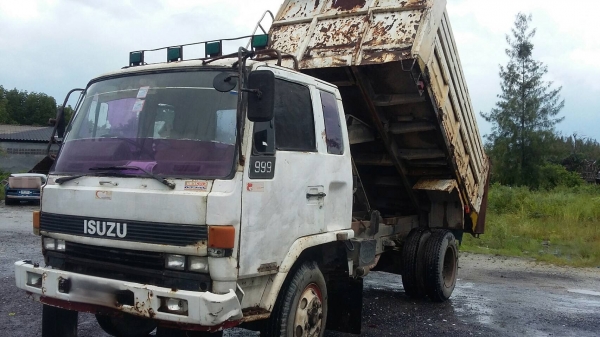 รถอีซูซุ 6 ล้อดั้ม FSR  165 แรงม้า.    สนใจติดต่อ  081 - 6079515