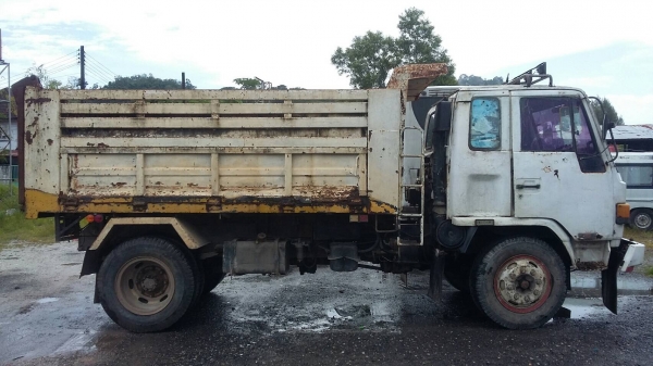 รถอีซูซุ 6 ล้อดั้ม FSR  165 แรงม้า.    สนใจติดต่อ  081 - 6079515