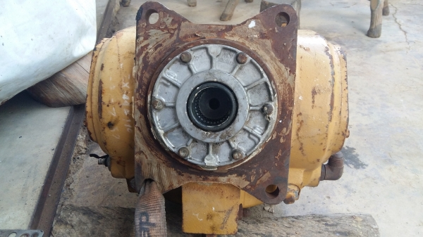 ขายมอเตอร์ไฮโดรลิกของรถตัก cat