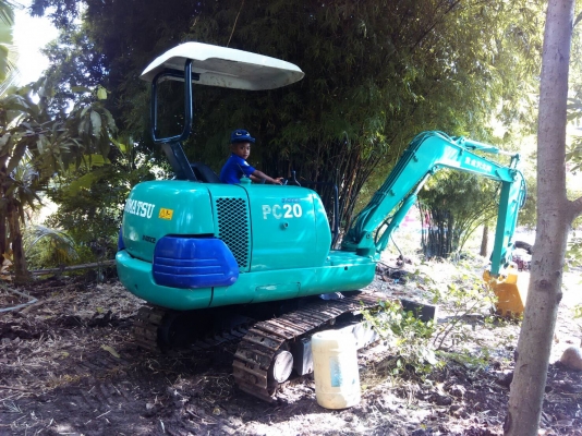 Pc20-7 ปั๊มนิ้ว. รถสภาพเก่านอกทำสี ซื้อมาไม่ถึง3เดือน. เครื่องดำ