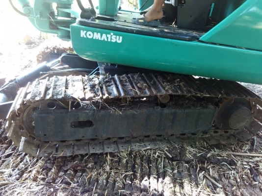 Pc20-7 ปั๊มนิ้ว. รถสภาพเก่านอกทำสี ซื้อมาไม่ถึง3เดือน. เครื่องดำ