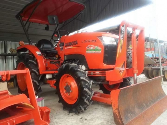 คูโบต้า L3008 4 WD ใบมีดตราช้าง ปี 2557