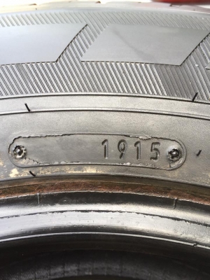 ขายยาง DUNLOP VANTREK V1 215-70-15 ปี15 ดอกแน่น ไม่มีปะ ชุดละ 5,000 บาท ขายยาง DUNLOP VANTREK V1 215-70-15 ปี15 ดอกแน่น ไม่มีปะ ชุดละ 5,000 บาท