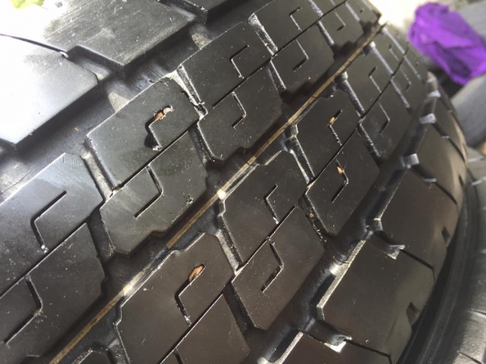 ขายยาง DUNLOP VANTREK V1 215-70-15 ปี15 ดอกแน่น ไม่มีปะ ชุดละ 5,000 บาท ขายยาง DUNLOP VANTREK V1 215-70-15 ปี15 ดอกแน่น ไม่มีปะ ชุดละ 5,000 บาท