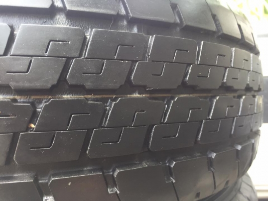 ขายยาง DUNLOP VANTREK V1 215-70-15 ปี15 ดอกแน่น ไม่มีปะ ชุดละ 5,000 บาท ขายยาง DUNLOP VANTREK V1 215-70-15 ปี15 ดอกแน่น ไม่มีปะ ชุดละ 5,000 บาท