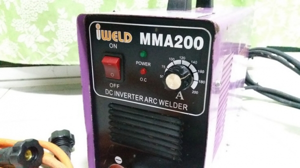 ตู้เชื่อม ยี่ห้อ IWELD ระบบซุปเปอร์อินเวอร์เตอร์ ขนาด 200 แอมป์ สภาพพร้อมใช้งานครับ