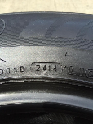 ขายยาง THUNDERER RANGER 215-70-15 ปี14 ดอกหนาจัด ไม่มีตำหนิ ไม่มีปะ ชุดละ 5,000 บาท