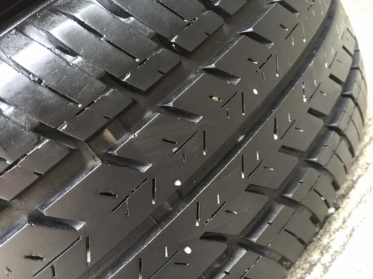 ขายยาง THUNDERER RANGER 215-70-15 ปี14 ดอกหนาจัด ไม่มีตำหนิ ไม่มีปะ ชุดละ 5,000 บาท