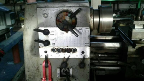 ขายเครื่องกลึงโคเชสเตอร์5ฟุต3เพลามีเบรคราคาเบาๆครับ