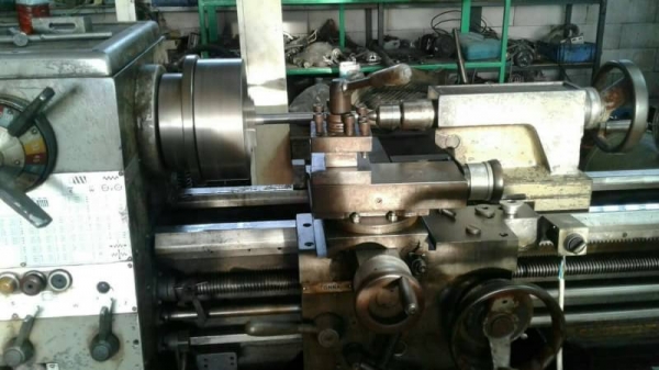 ขายเครื่องกลึงโคเชสเตอร์5ฟุต3เพลามีเบรคราคาเบาๆครับ