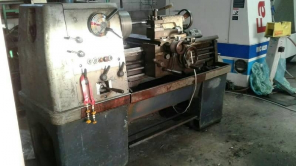 ขายเครื่องกลึงโคเชสเตอร์5ฟุต3เพลามีเบรคราคาเบาๆครับ