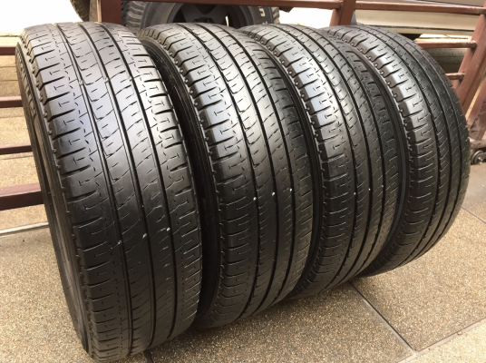 ยาง Michelin 215 65 16 ปลายปี14 ดอกเต็ม ใช้กันยาว ราคาไม่แพง ยาง Michelin 215 65 16 ปลายปี14 ดอกเต็ม ใช้กันยาว ราคาไม่แพง