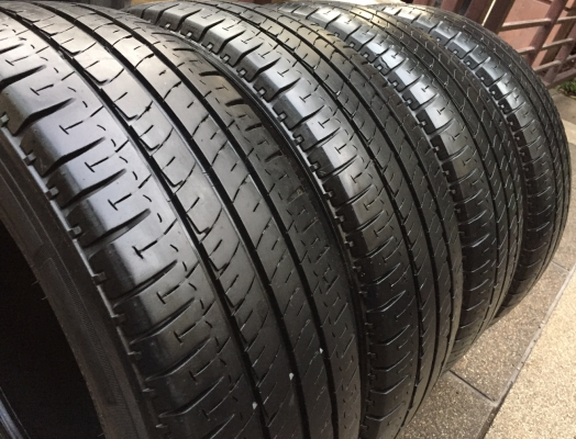 ยาง Michelin 215 65 16 ปลายปี14 ดอกเต็ม ใช้กันยาว ราคาไม่แพง ยาง Michelin 215 65 16 ปลายปี14 ดอกเต็ม ใช้กันยาว ราคาไม่แพง