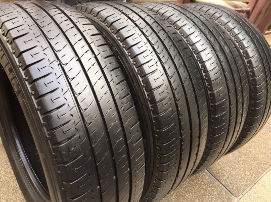 ยาง Michelin 215 65 16 ปลายปี14 ดอกเต็ม ใช้กันยาว ราคาไม่แพง ยาง Michelin 215 65 16 ปลายปี14 ดอกเต็ม ใช้กันยาว ราคาไม่แพง