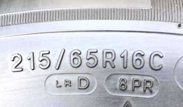 ยาง Michelin 215 65 16 ปลายปี14 ดอกเต็ม ใช้กันยาว ราคาไม่แพง ยาง Michelin 215 65 16 ปลายปี14 ดอกเต็ม ใช้กันยาว ราคาไม่แพง